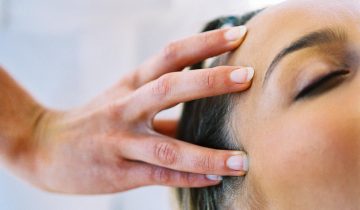 Stimuler la pousse du cheveu par massage